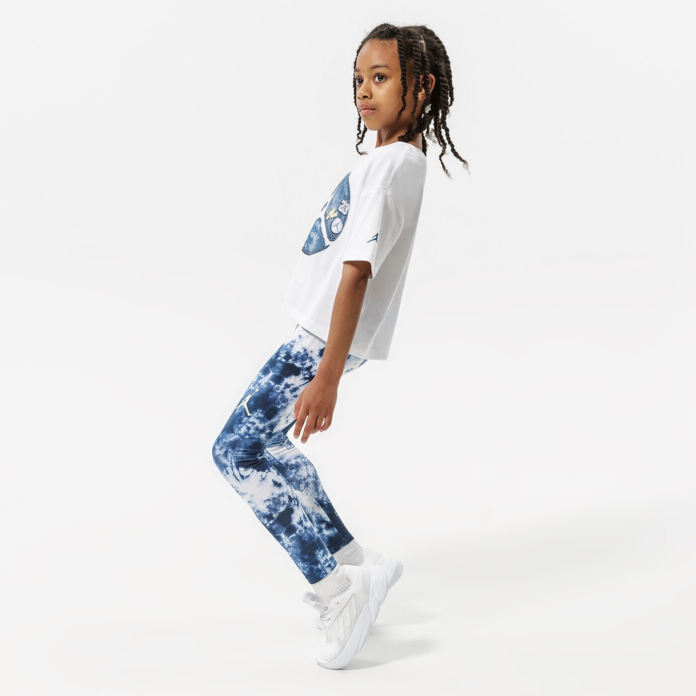 Детска тениска JORDAN ТЕНИСКА JUMPMAN DENIM PLAY TEE GIRL 45b541-001 цвят бял