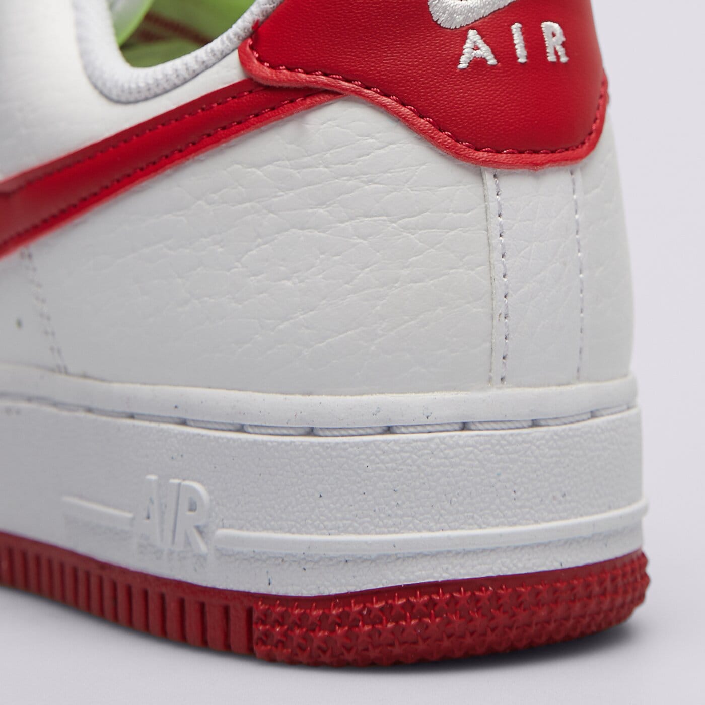 Дамски маратонки NIKE AIR FORCE 1 '07 SE dv3808-105 цвят бял