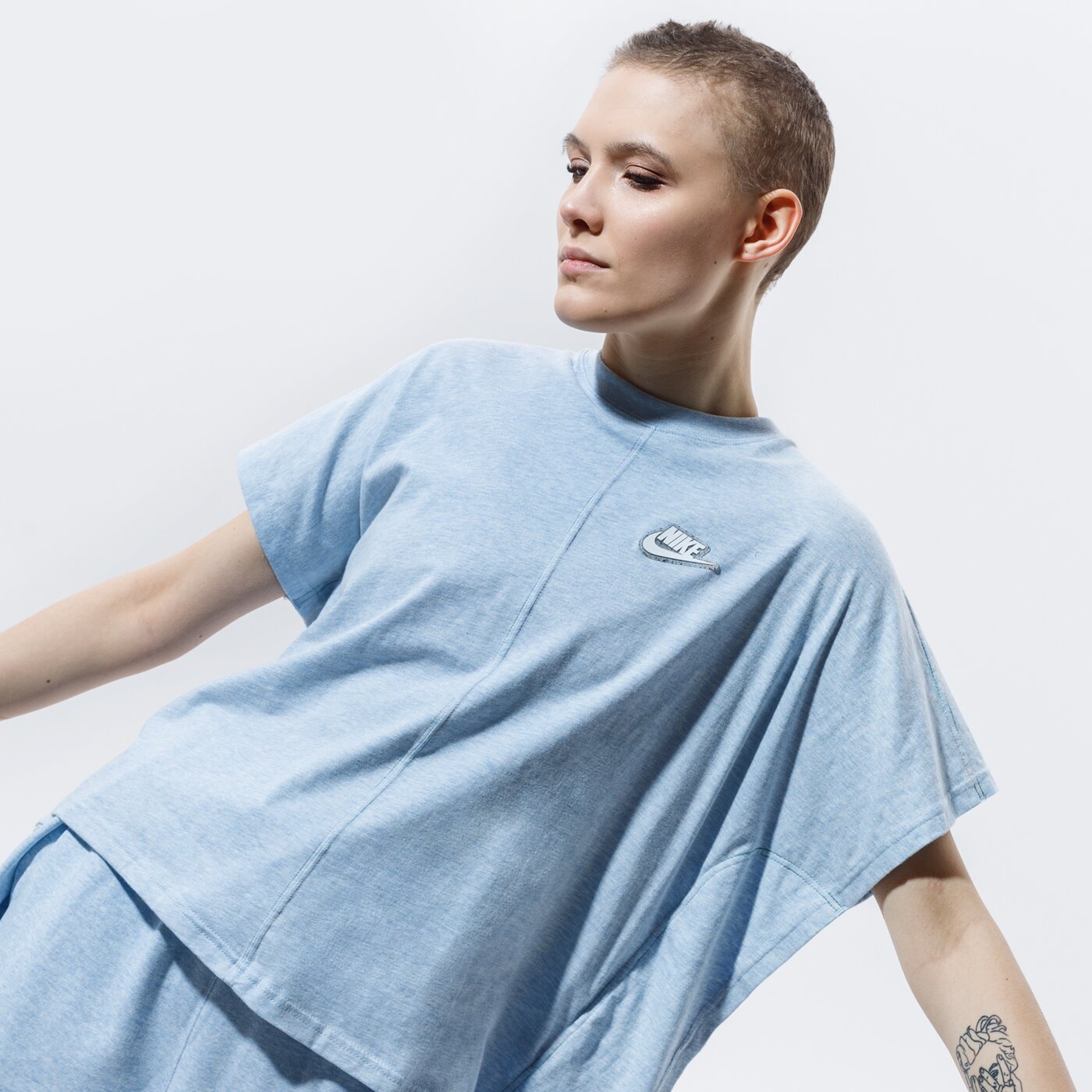 Дамска тениска NIKE ТЕНИСКА SPORTSWEAR cz8355-440 цвят син