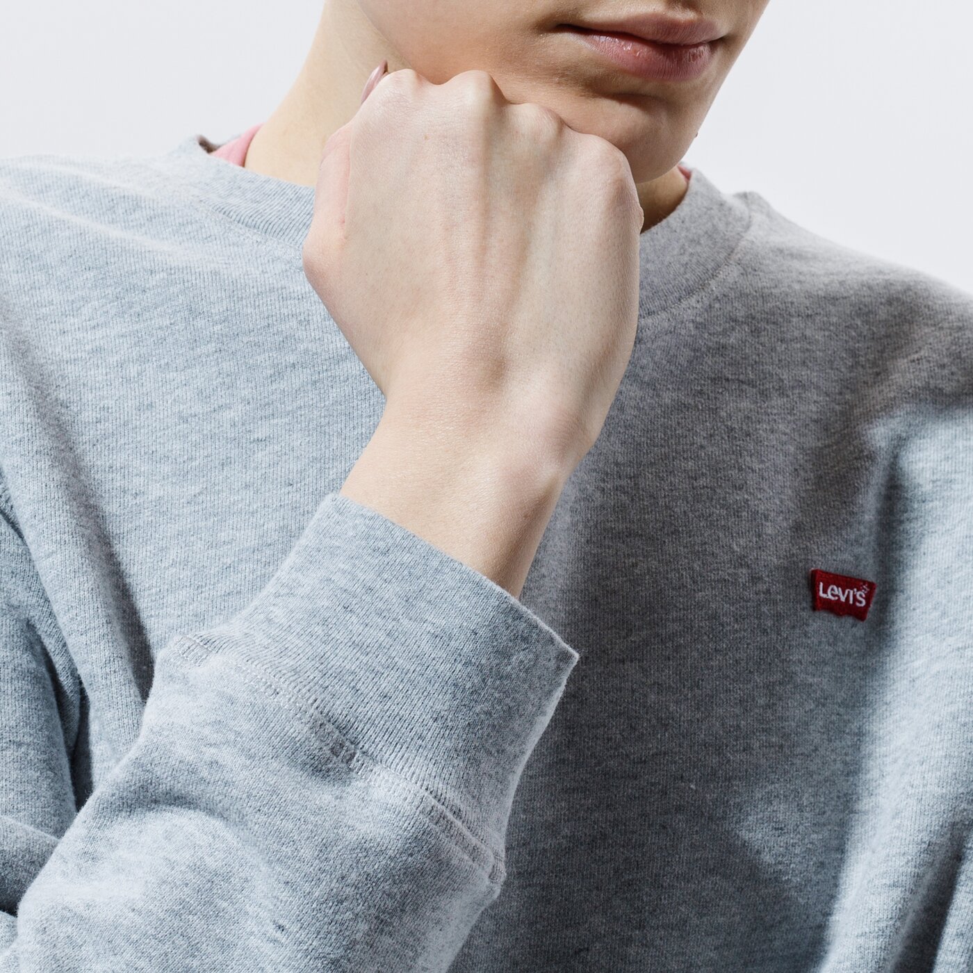 Дамски суичър LEVI'S СУИТЧЪР STANDARD CREW 24688-0000 цвят сив