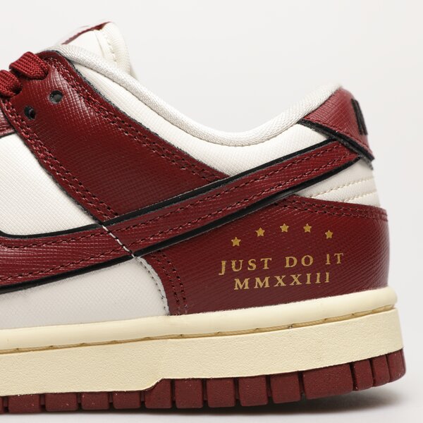 Дамски маратонки NIKE W DUNK LOW SE dv1160-101 цвят бордо