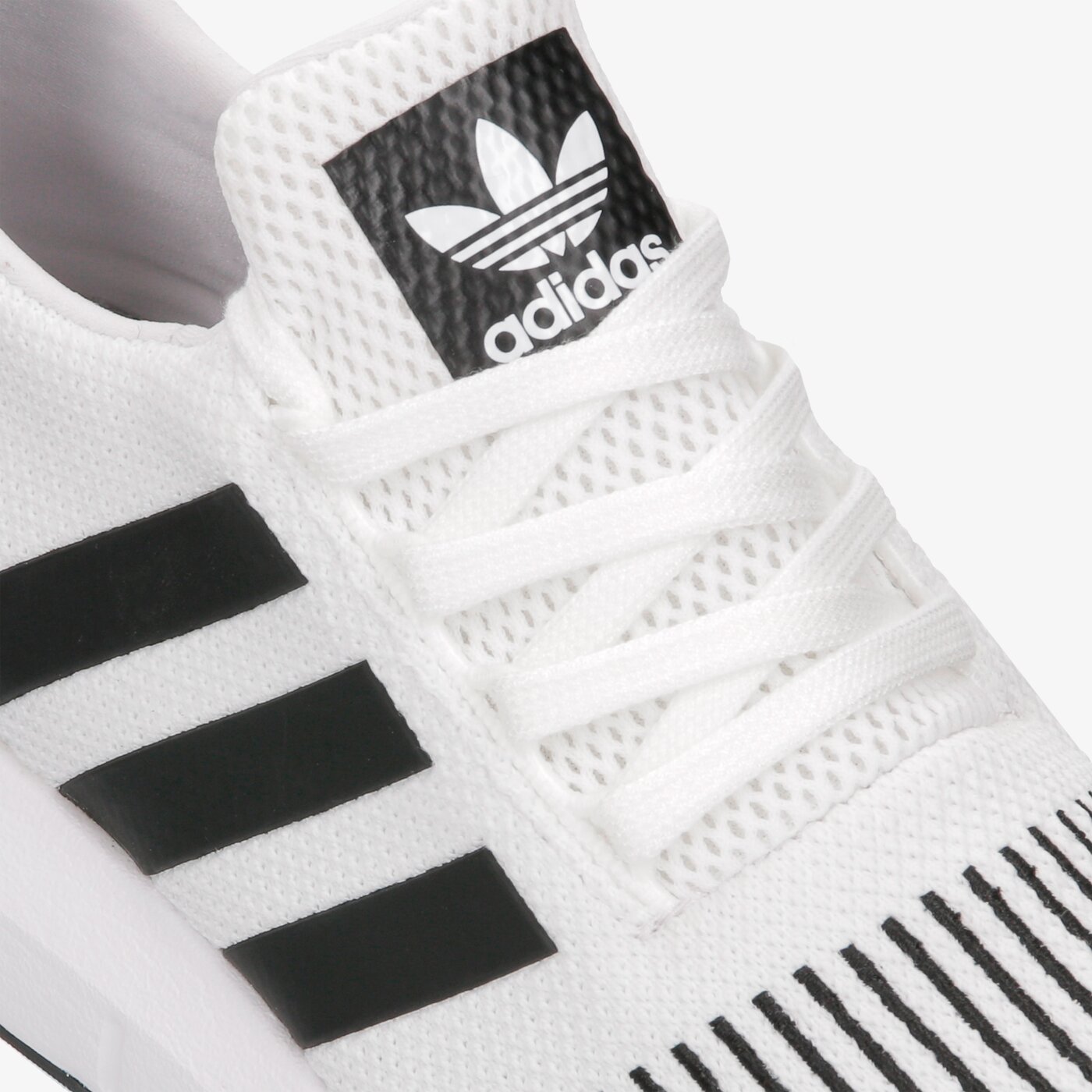 Мъжки маратонки ADIDAS SWIFT RUN cq2116 цвят бял