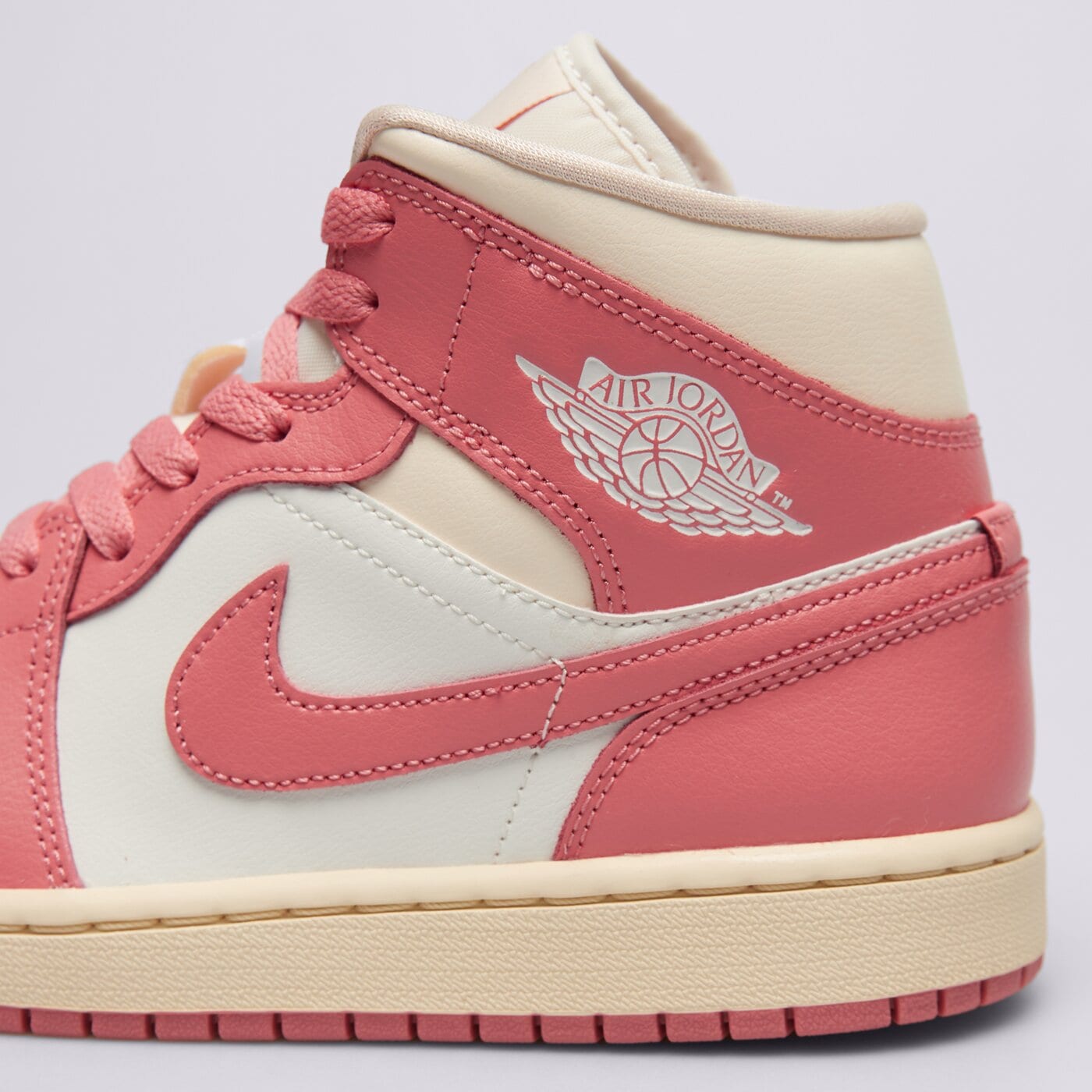 Дамски маратонки JORDAN AIR 1 MID  bq6472-109 цвят бежов