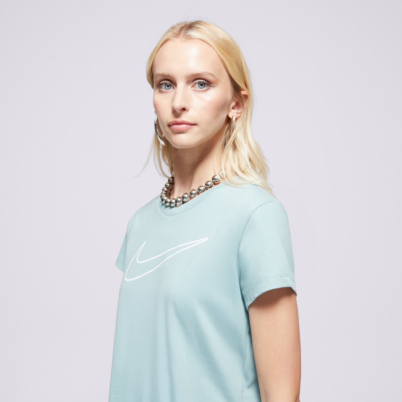 Дамска тениска NIKE ТЕНИСКА W NSW CLUB SS TEE HBR MD hv5002-017 цвят зелен