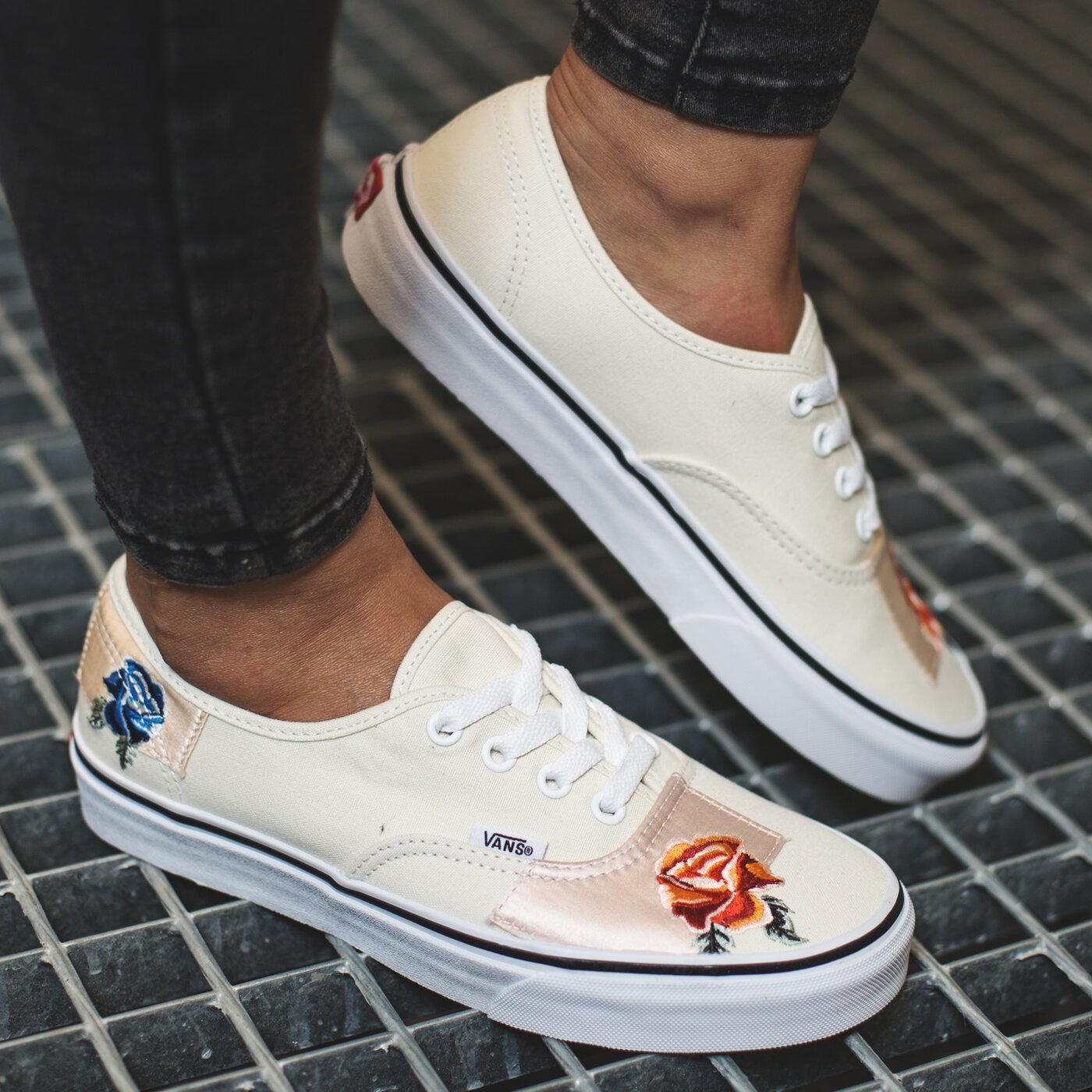 Дамски маратонки VANS UA AUTHENTIC va38emu5q цвят бежов