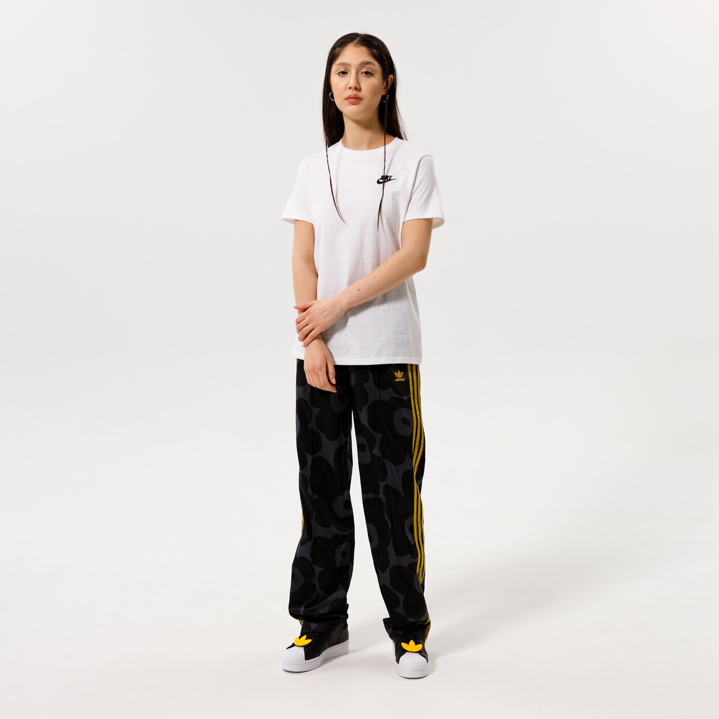 Дамска тениска NIKE ТЕНИСКА ESSENTIAL SHORT SLEEVE dn2393-100 цвят бял