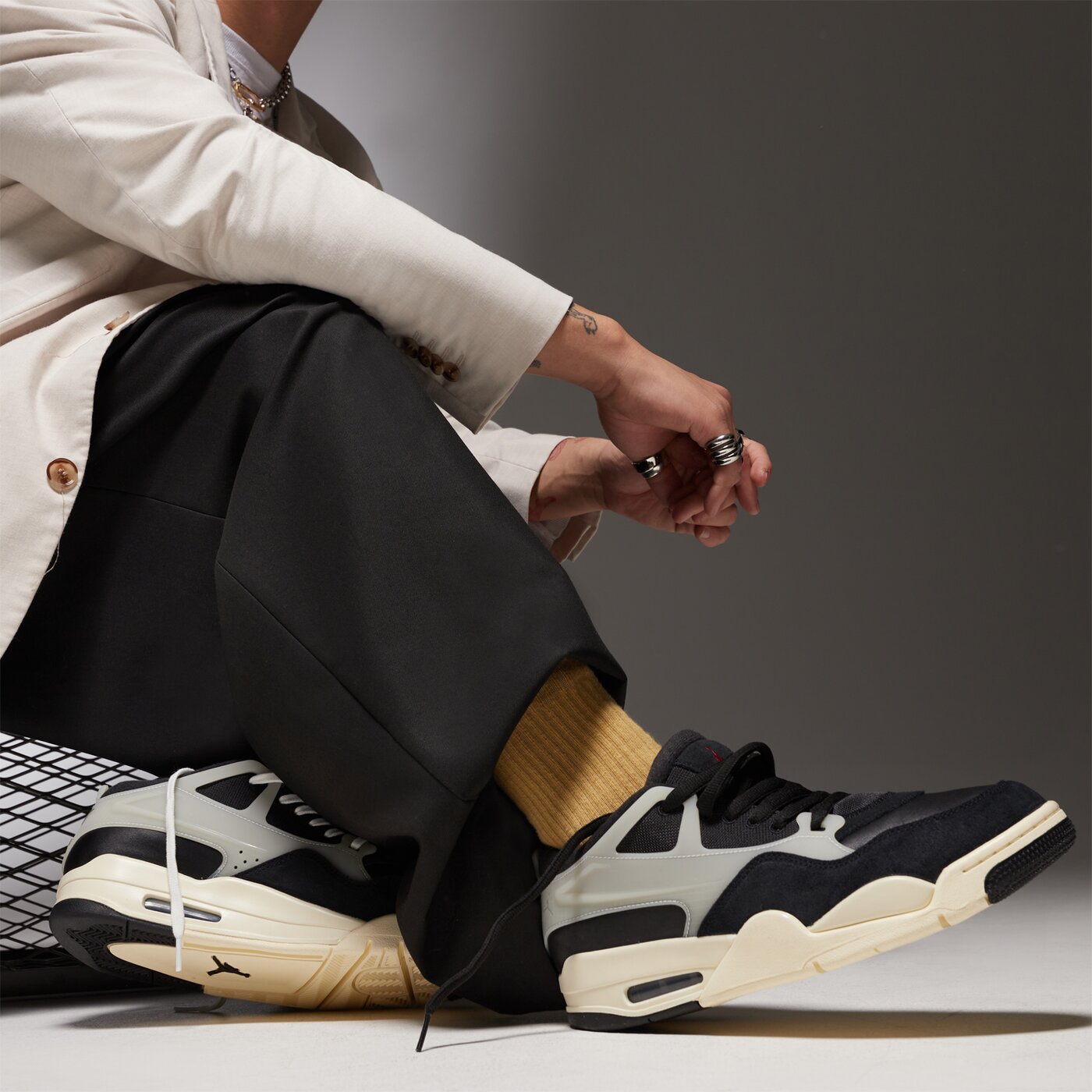 Мъжки маратонки AIR JORDAN 4 RM fq7939-006 цвят черен