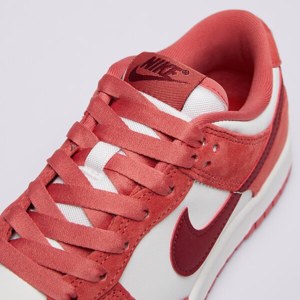 Дамски маратонки NIKE DUNK LOW  fq7056-100 цвят червен