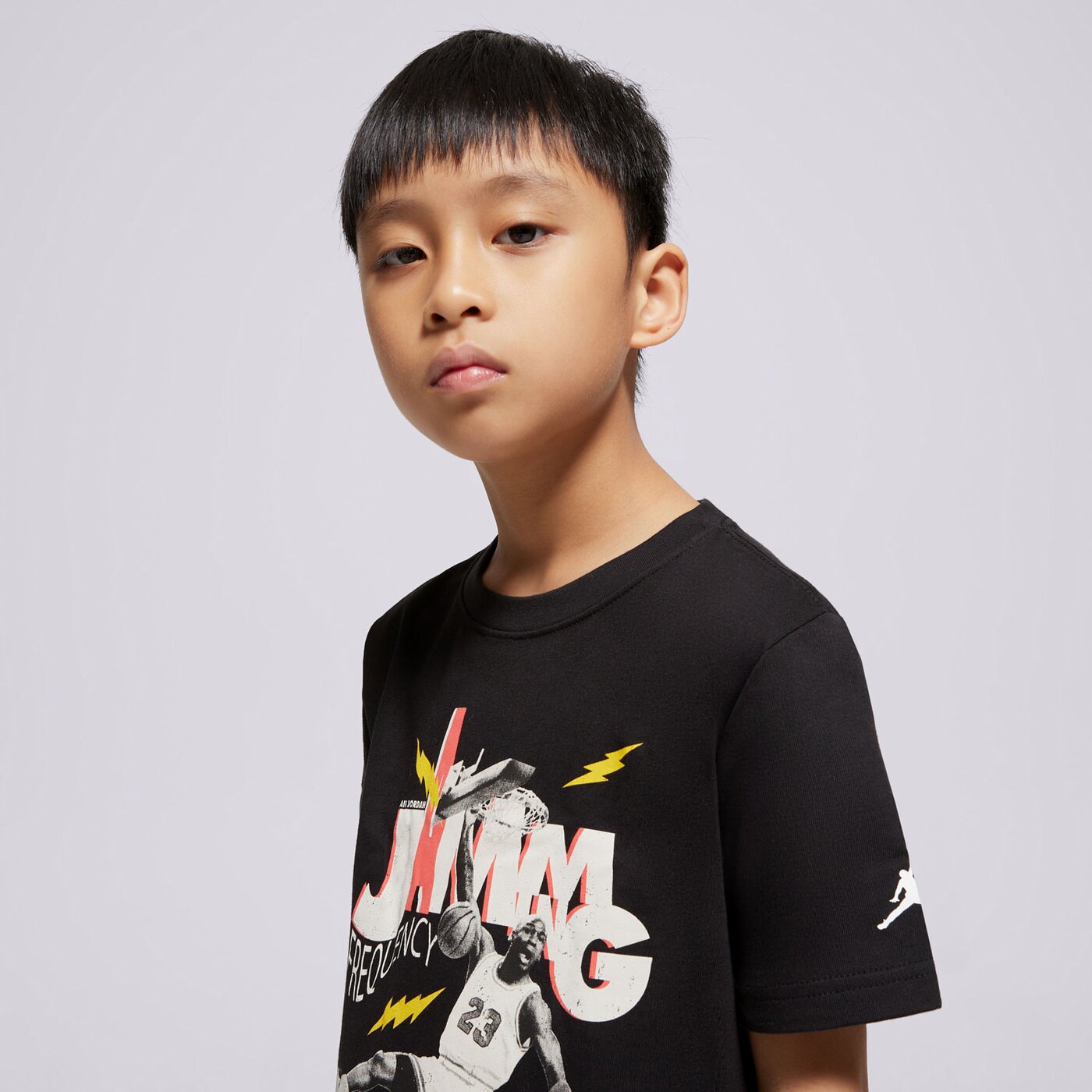 Детска тениска JORDAN ТЕНИСКА JDB MJ JAMMING SS TEE BOY 95d819-023 цвят черен