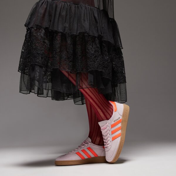 Дамски маратонки ADIDAS HANDBALL SPEZIAL W js0250 цвят розов