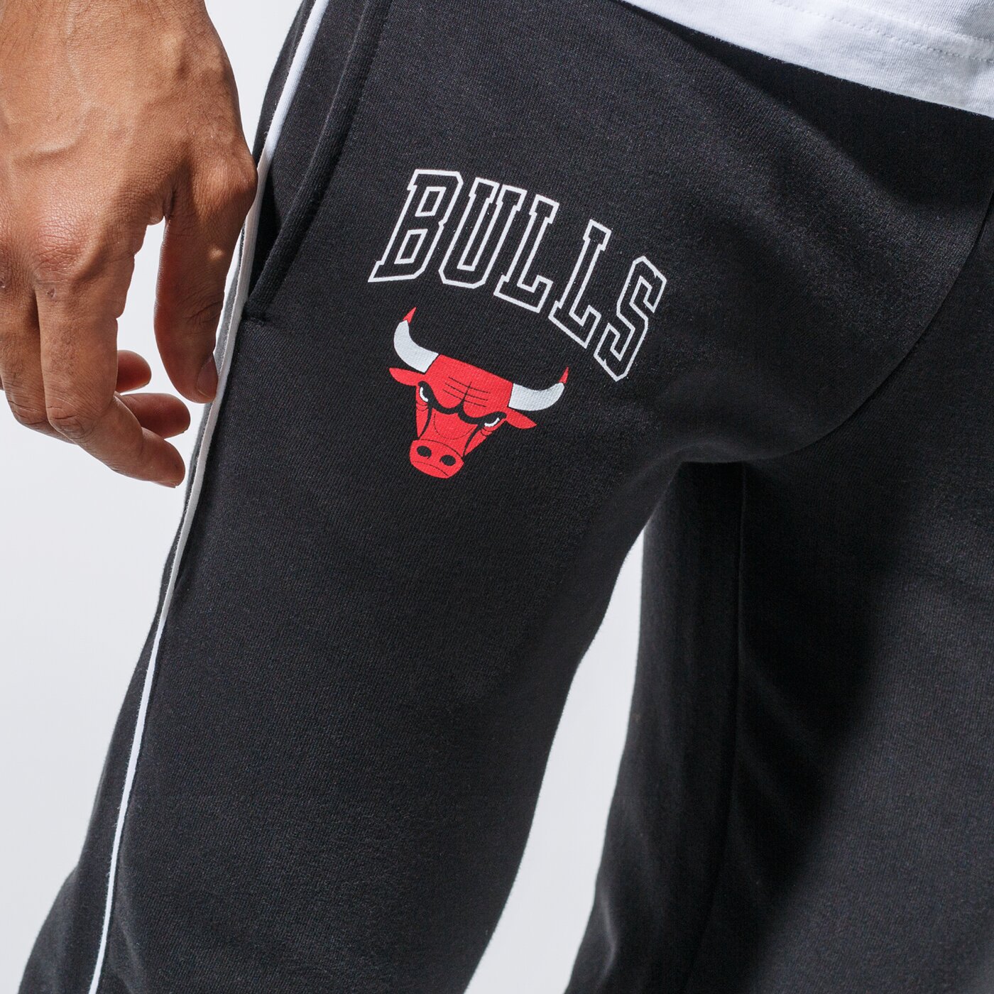 Мъжки панталони NEW ERA ПАНТАЛОНИ NBA STRIPE PIPING JOGGER CHIBUL BLK 11860095 