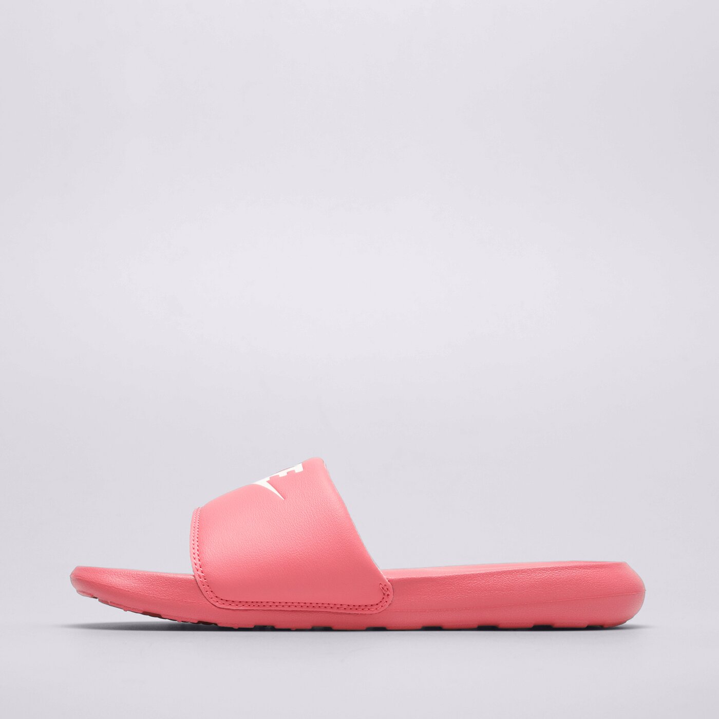 Дамски чехли и сандали NIKE VICTORI ONE cn9677-802 цвят червен