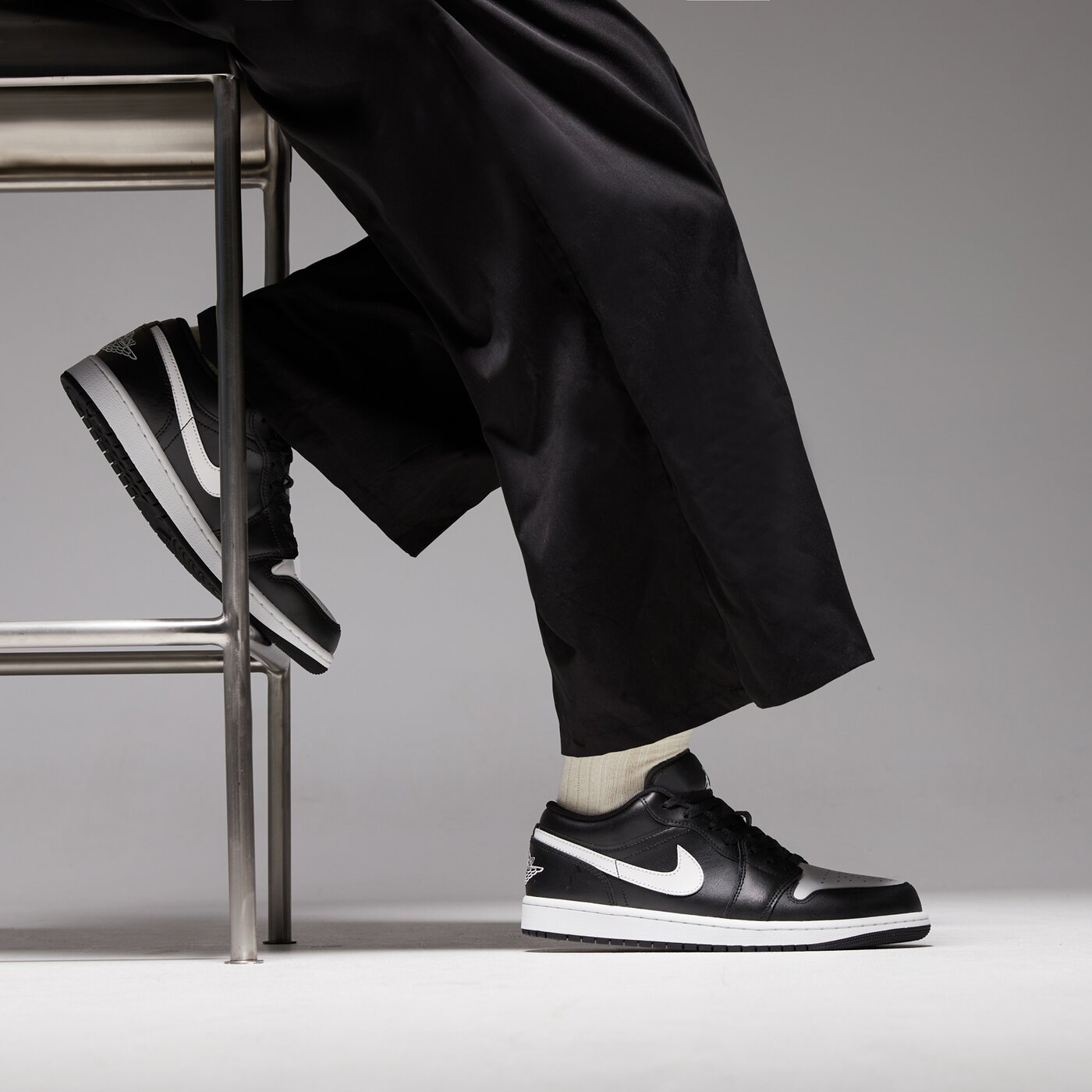 Мъжки маратонки AIR JORDAN 1 LOW  553558-043 цвят черен