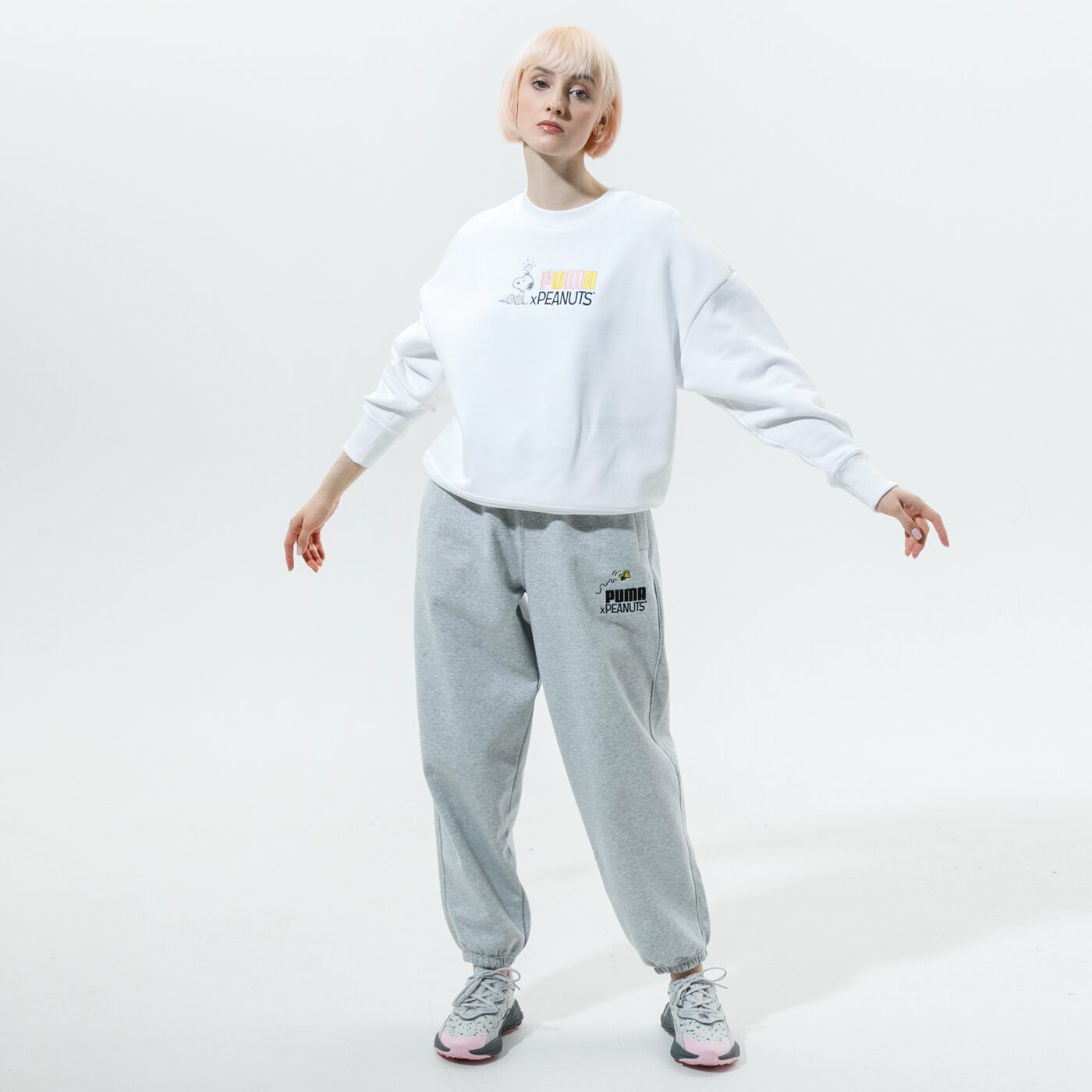 Дамски суичър PUMA СУИТЧЪР PUMA X PEANUTS W CREW 53115902 цвят бял