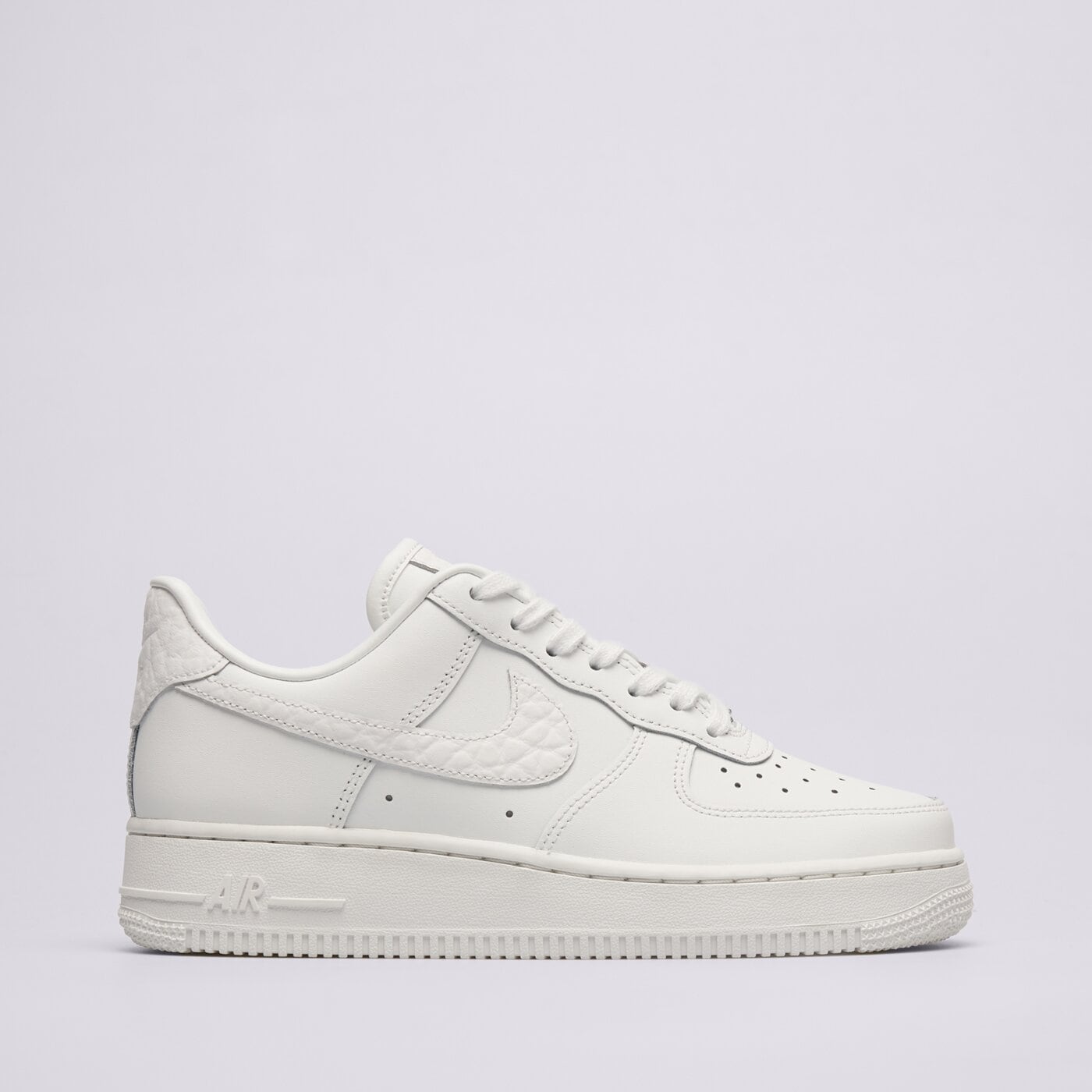 Дамски маратонки NIKE W AIR FORCE 1 '07 LO NJ im6485-121 цвят бежов