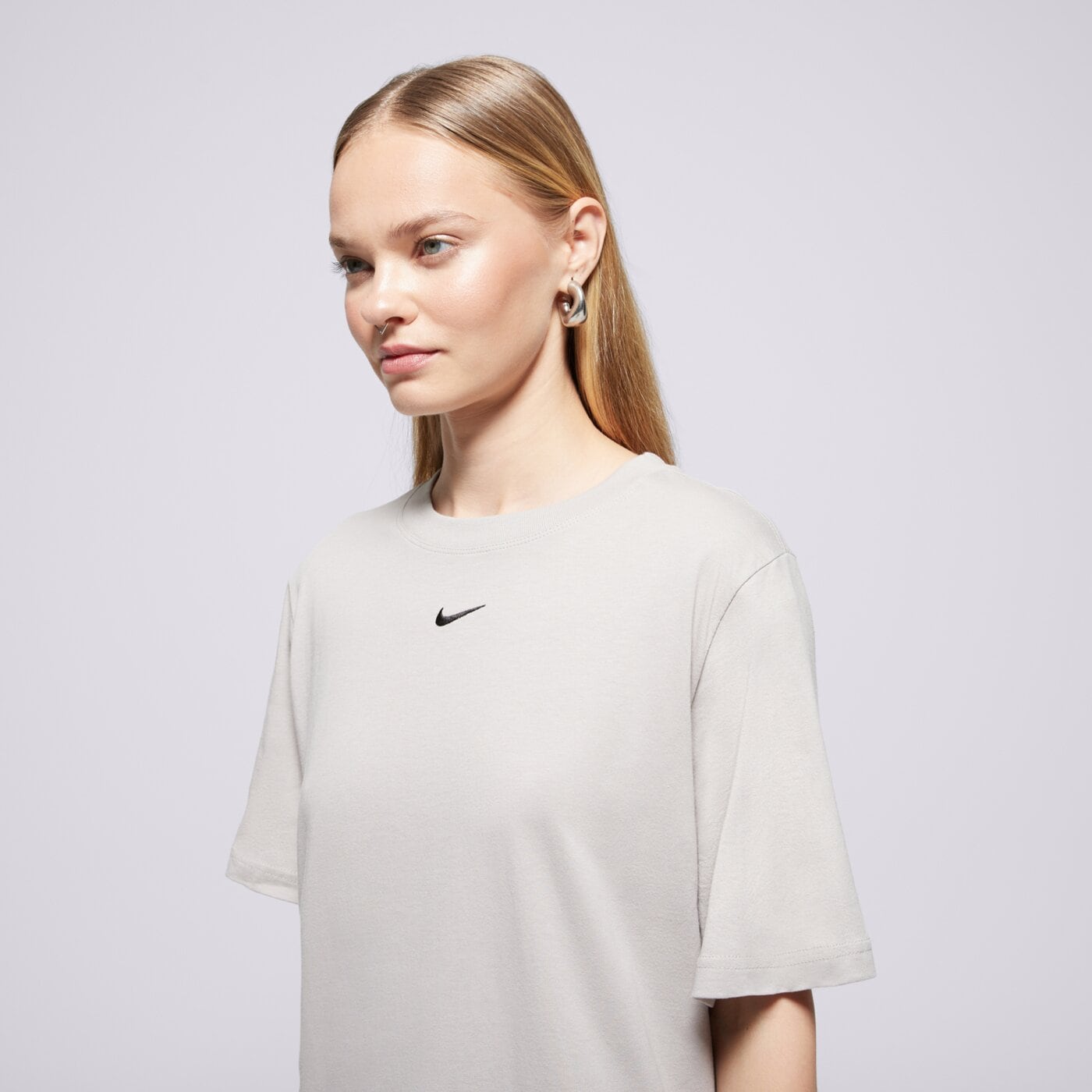 Дамска тениска NIKE ТЕНИСКА W NSW TEE ESSNTL LBR fd4149-009 цвят сив