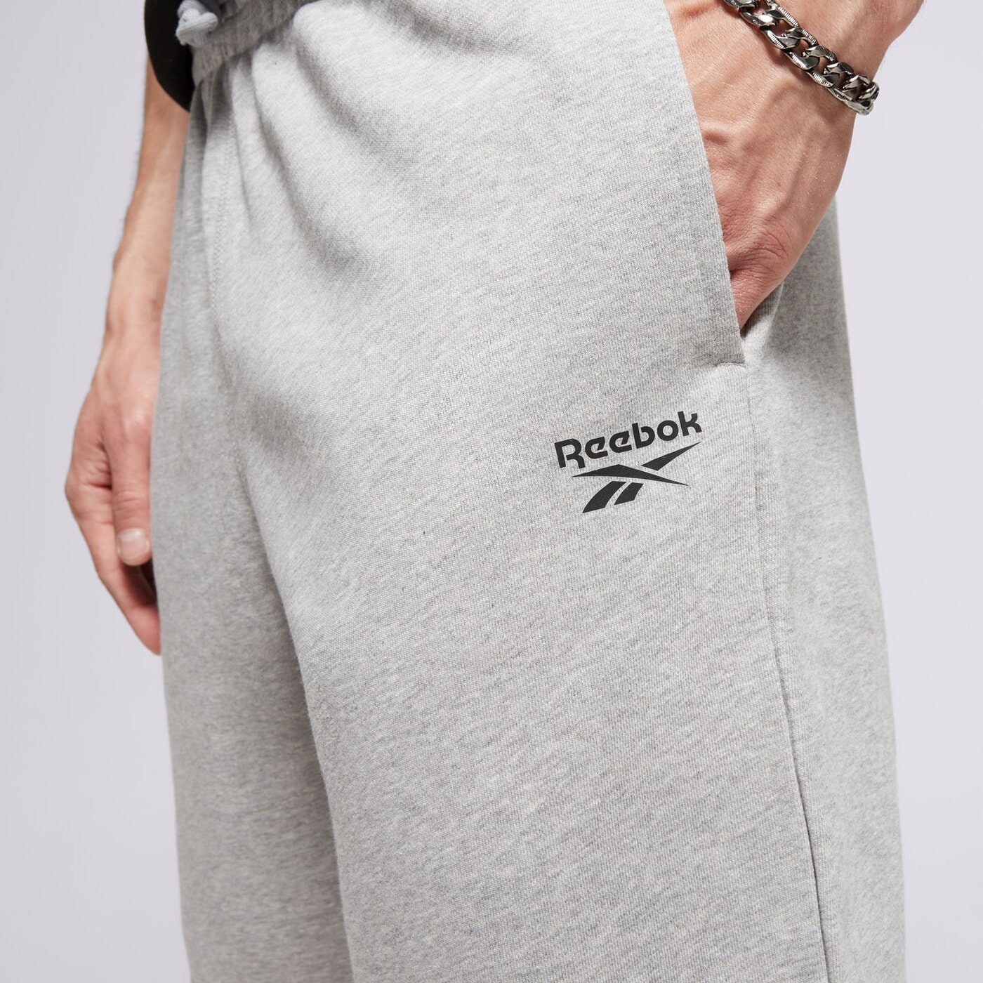 Мъжки къси панталони REEBOK ШОРТИ RI FT LEFT LEG SHORT hz8784_100067630 цвят сив