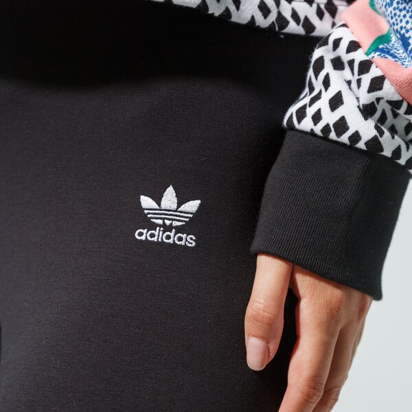 Дамски панталони ADIDAS КЛИН TREFOIL ESS TIGHT gd4363 цвят черен