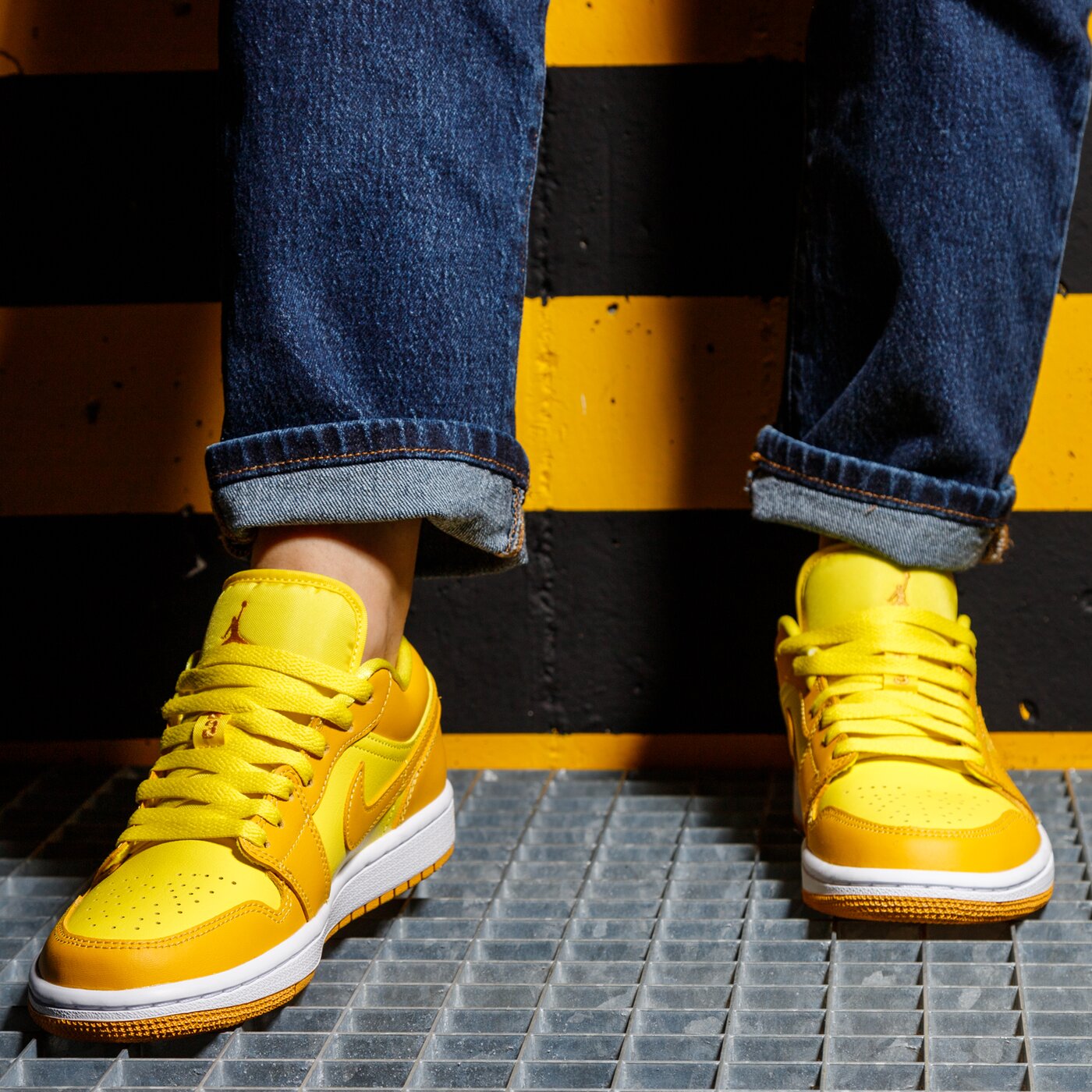 Дамски маратонки JORDAN 1 LOW dc0774-700 цвят жълт