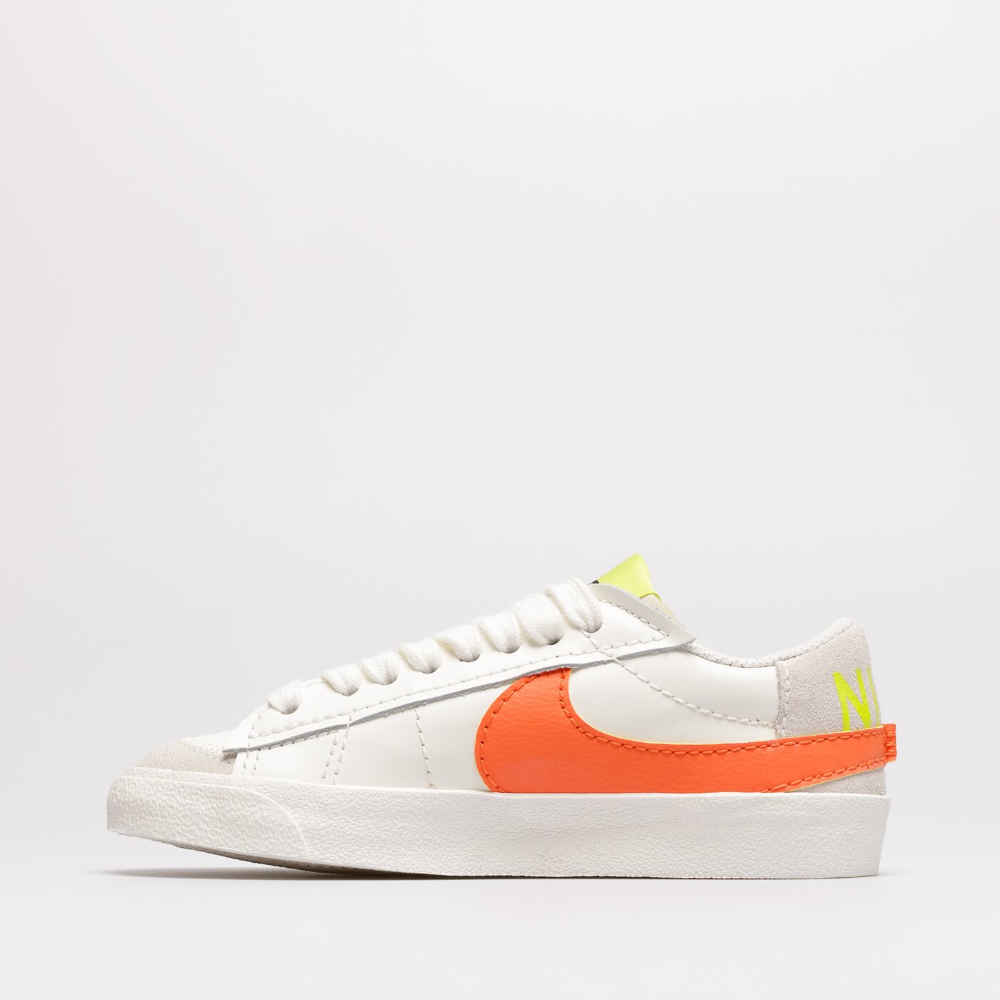 Дамски маратонки NIKE W BLAZER LOW '77 JUMBO dq1470-103 цвят бял
