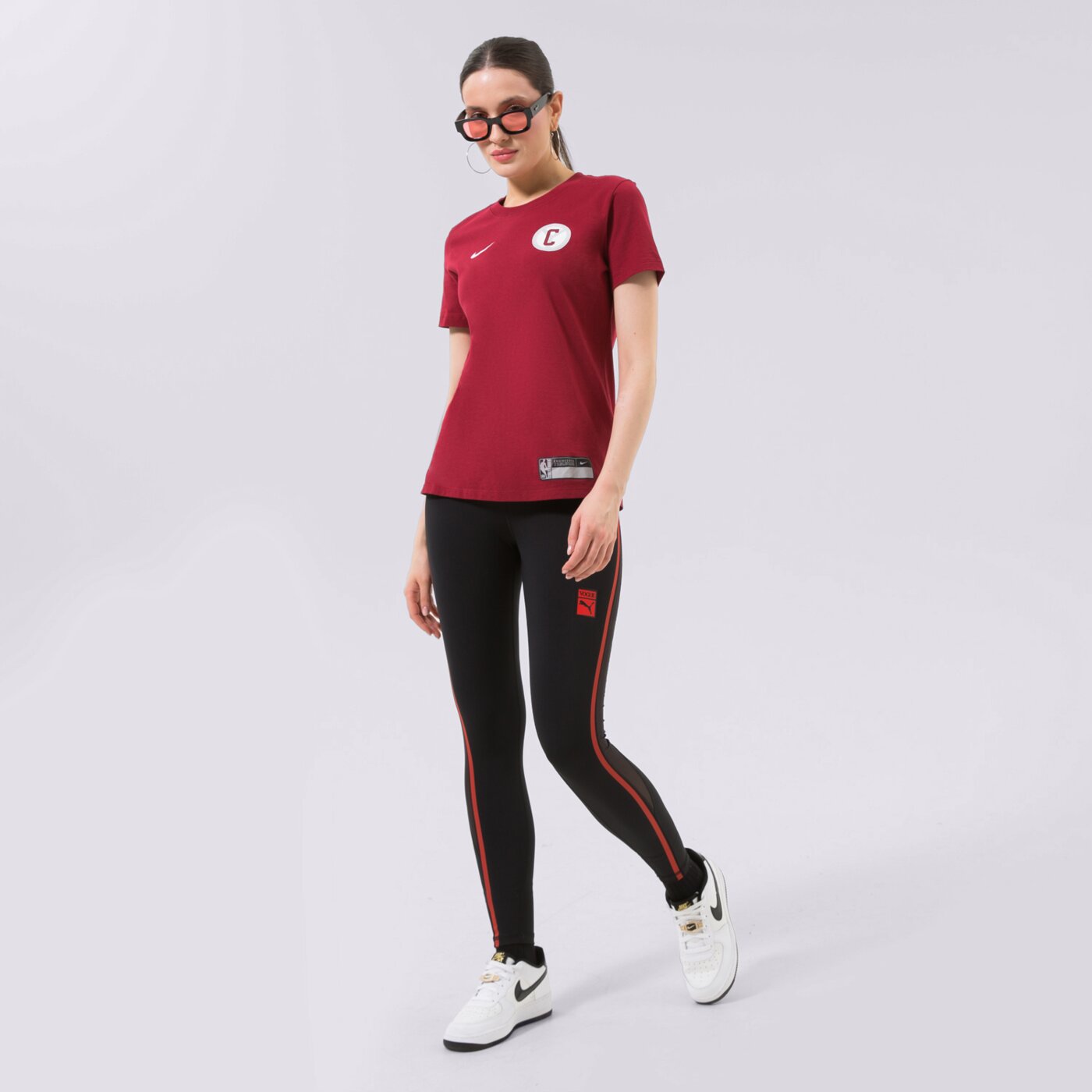 Дамска тениска NIKE ТЕНИСКА CHI W NK ES CE CREW TEE NBA dv6407-698 цвят бордо