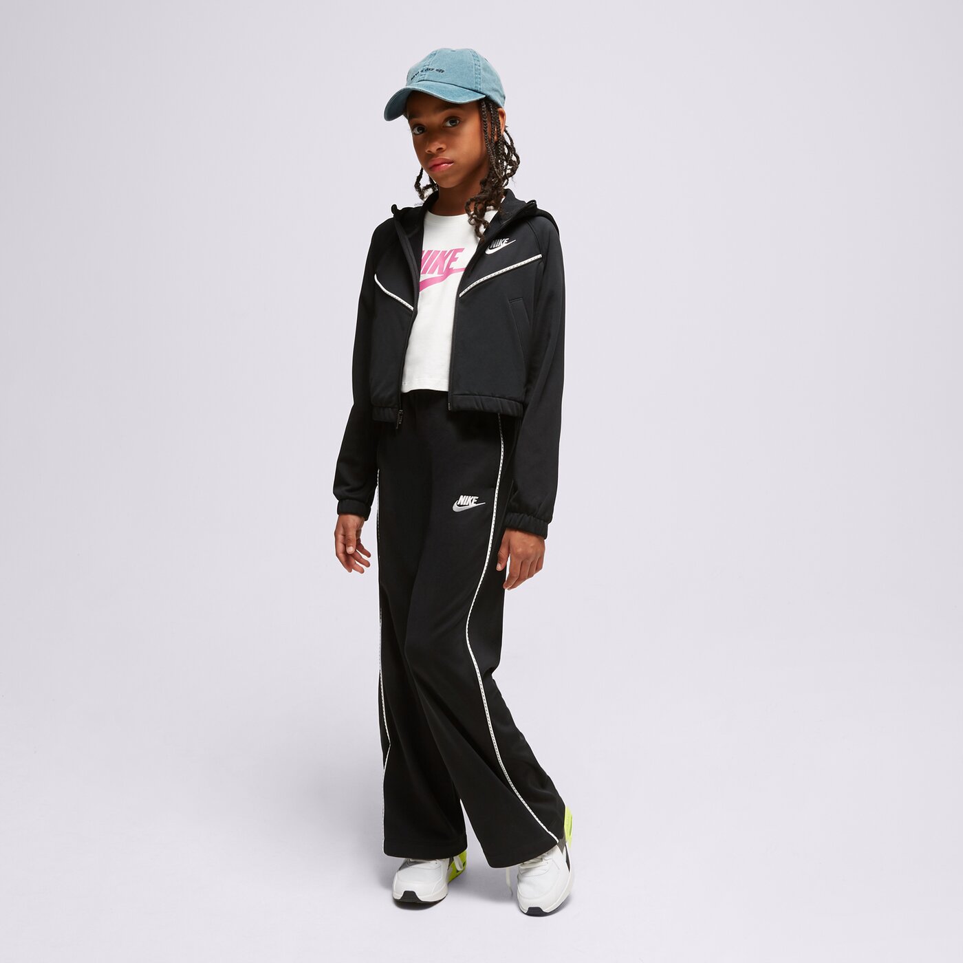 Детска тениска NIKE КОМПЛЕКТ G NSW HR TRACKSUIT HD FZ GIRL fd2948-010 цвят черен