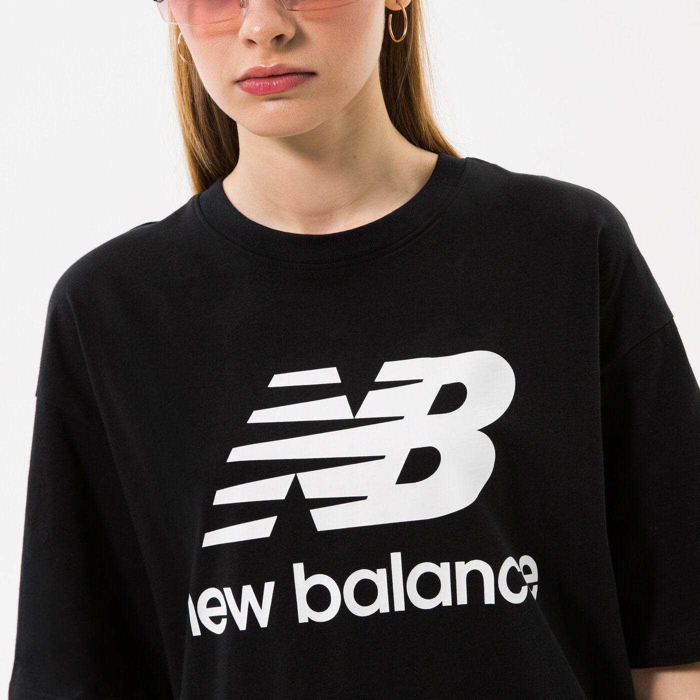 Дамска тениска NEW BALANCE ТЕНИСКА ESSENTIALS STACKED LOGO wt03519bk цвят черен