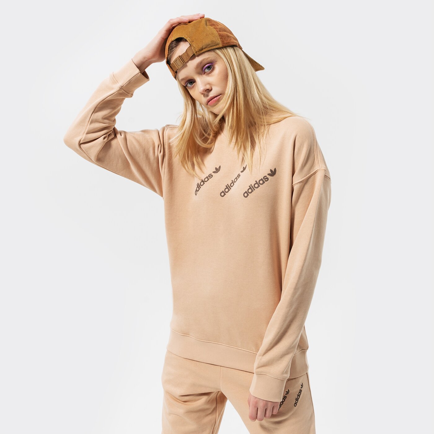 Дамски суичър ADIDAS СУИТЧЪР CREW hm4867 цвят бежов