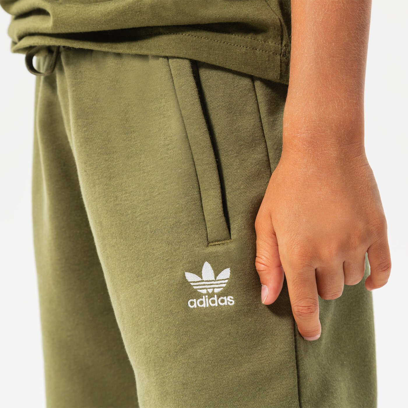  ADIDAS ШОРТИ BOY hd2063 цвят каки