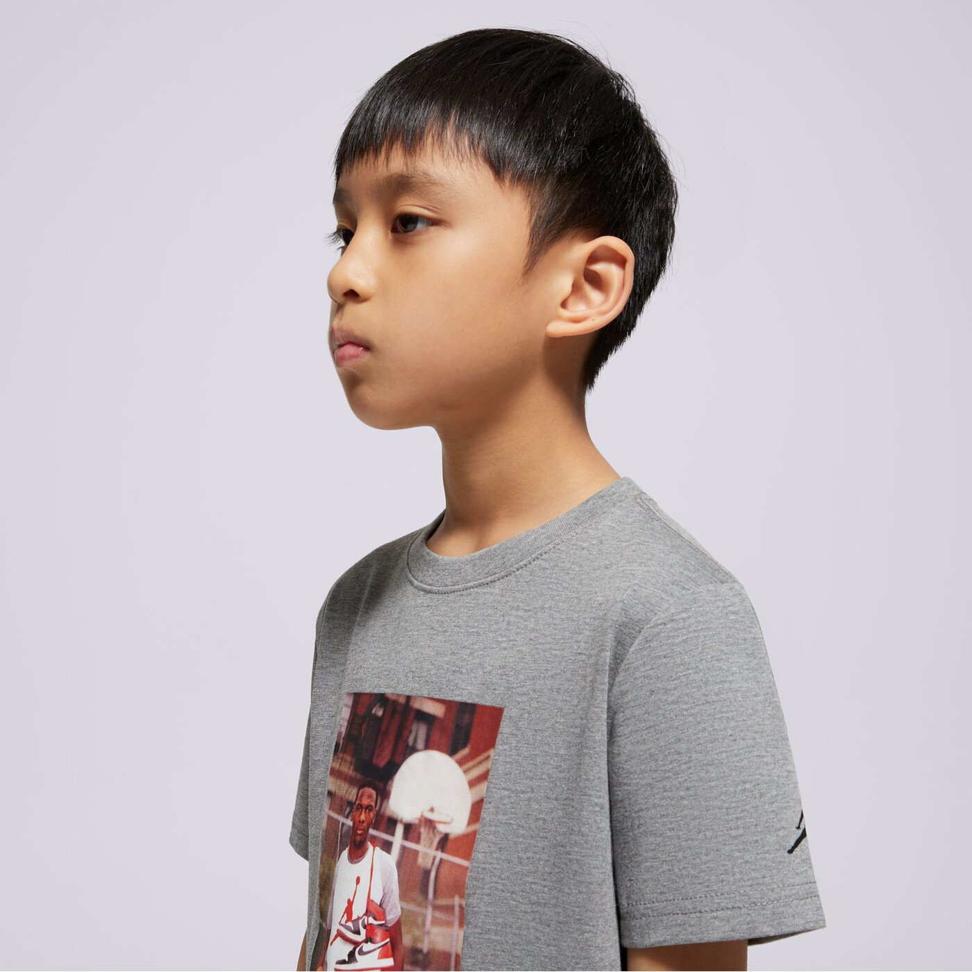 Детска тениска JORDAN ТЕНИСКА JDB MJ BRAND PHOTO SS CREW BOY 95d626-geh цвят сив