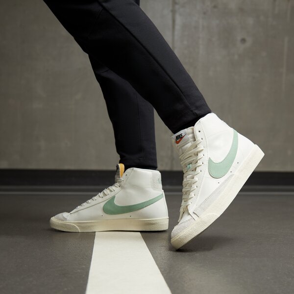 Мъжки маратонки NIKE BLAZER MID '77 PRM do9787-100 цвят бял