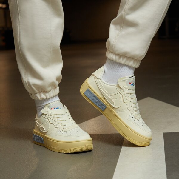 Дамски маратонки NIKE AIR FORCE 1 FONTANKA dh1290-102 цвят бежов