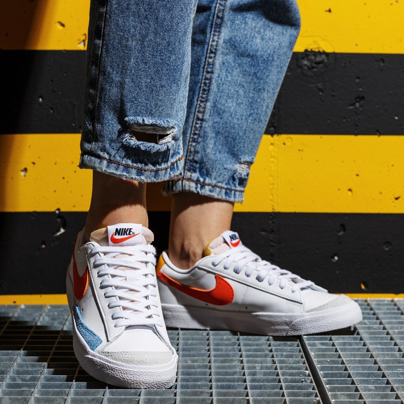 Дамски маратонки NIKE BLAZER LOW '77 dc4769-105 цвят бял