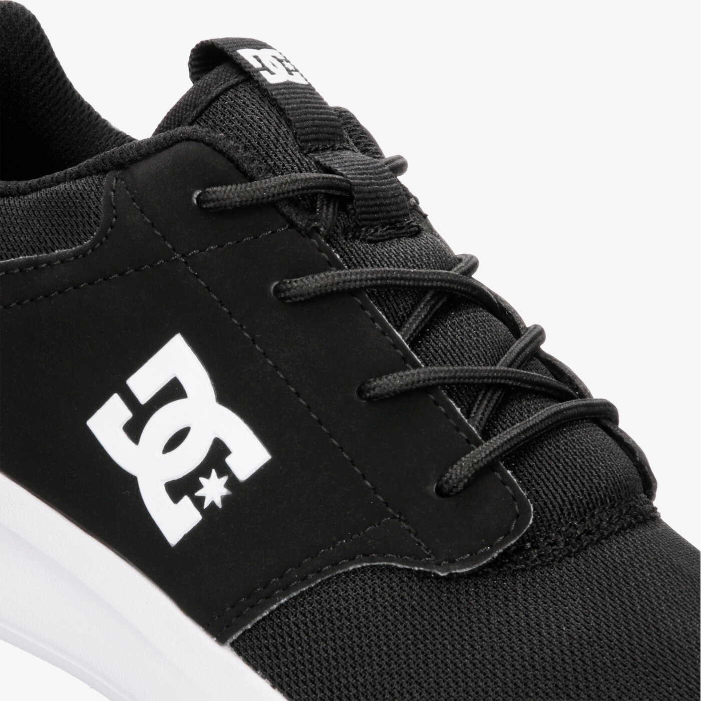 Мъжки маратонки DC MIDWAY SN adys700096001 цвят черен
