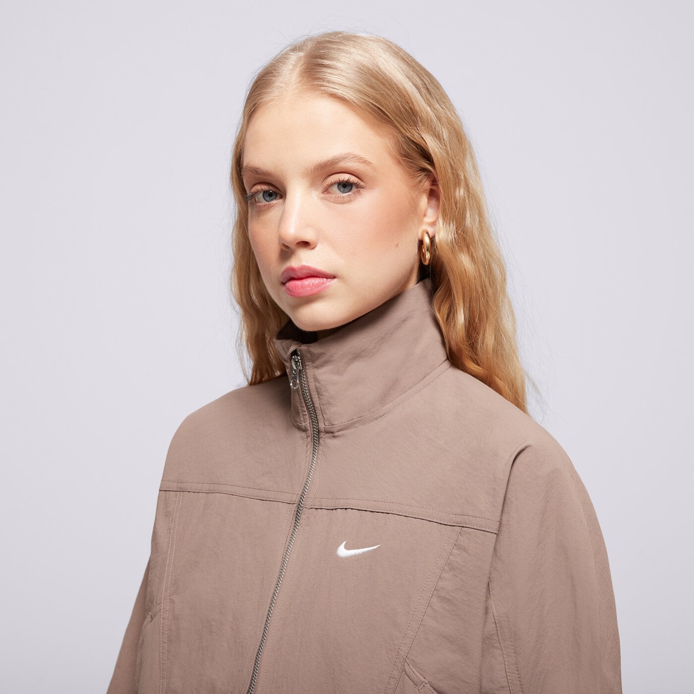 Дамско преходно яке NIKE ЯКЕ W NSW EVRTHNG WVN JKT hj0999-233 цвят кафяв
