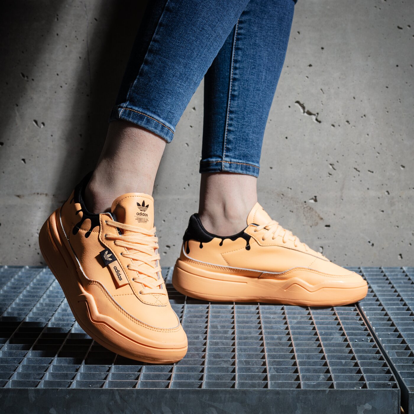 Дамски маратонки ADIDAS NEW HER COURT W gy3581 цвят оранжев