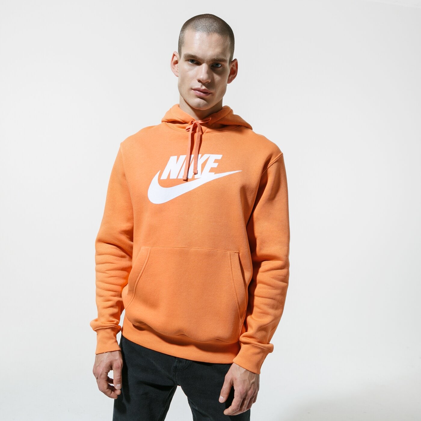 Мъжки суичър NIKE СУИТЧЪР С КАЧУЛКА SPORTSWEAR CLUB FLEECE bv2973-871 цвят оранжев