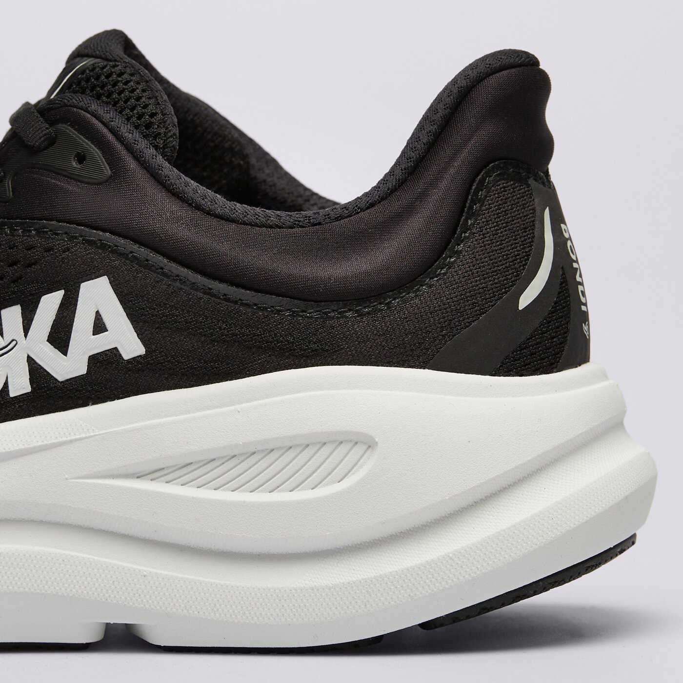 Дамски маратонки HOKA BONDI 9 1162012bwht цвят черен