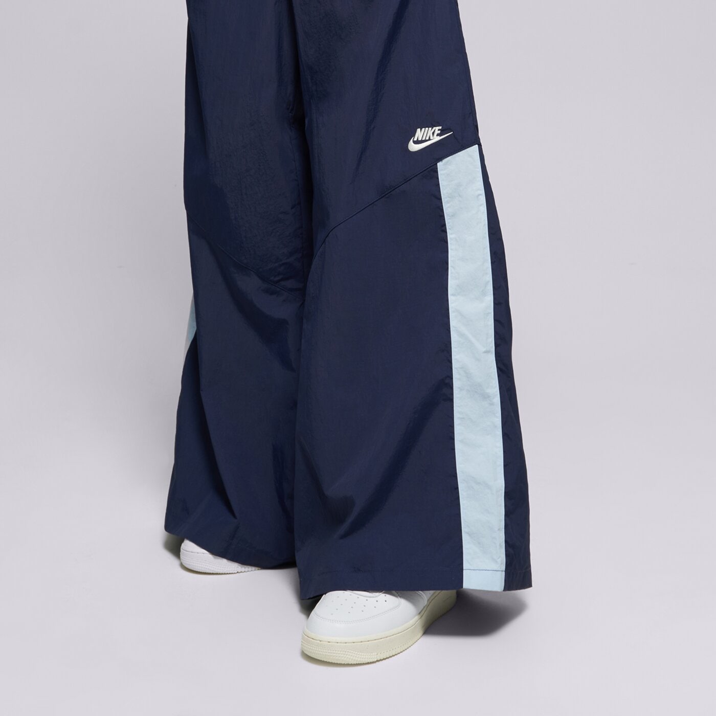 Дамски панталони NIKE ПАНТАЛОНИ W NSW WIDE LEG WVN PANT ih8508-410 цвят тъмносин