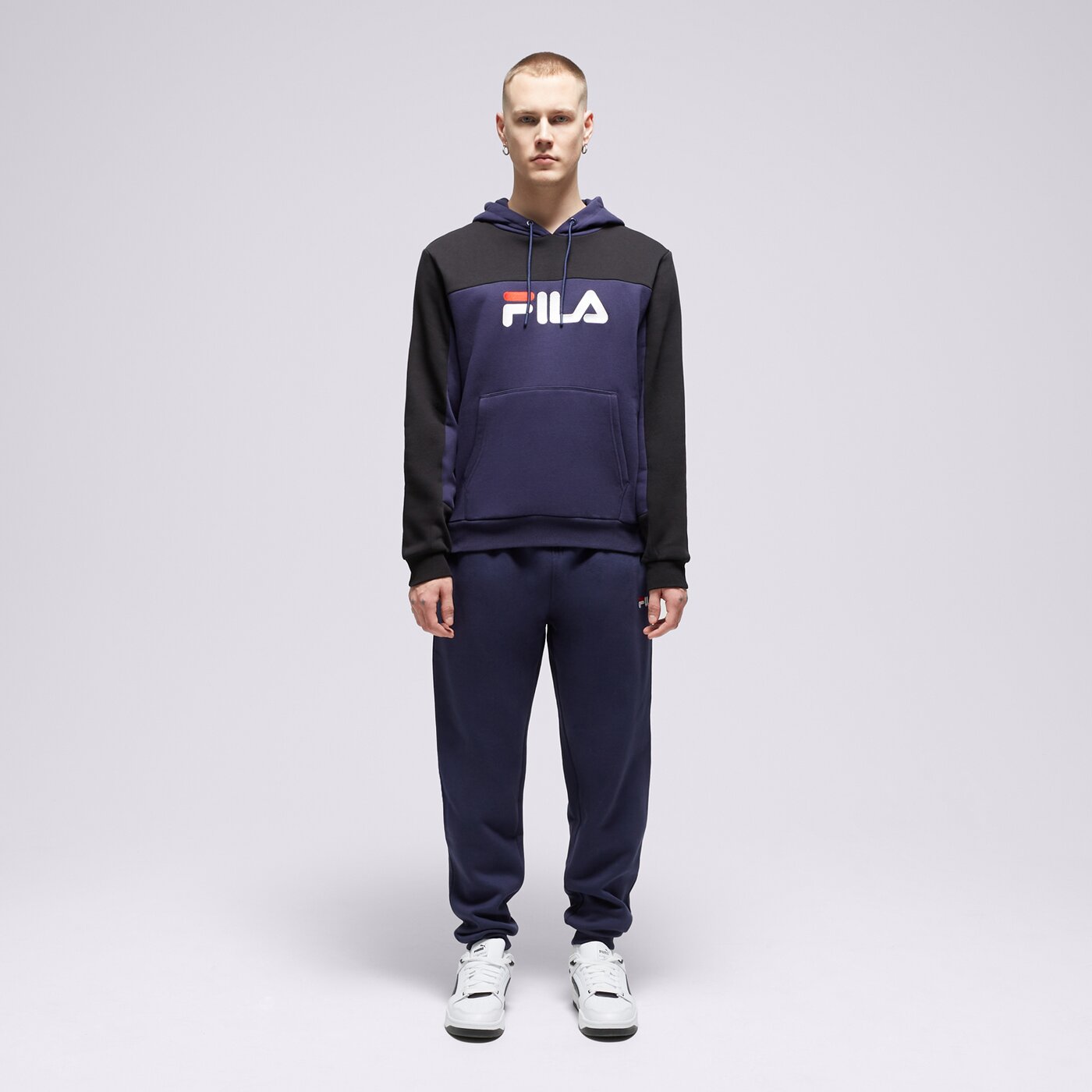 Мъжки суичър FILA СУИТЧЪР С КАЧУЛКА fw22jdm021 цвят тъмносин