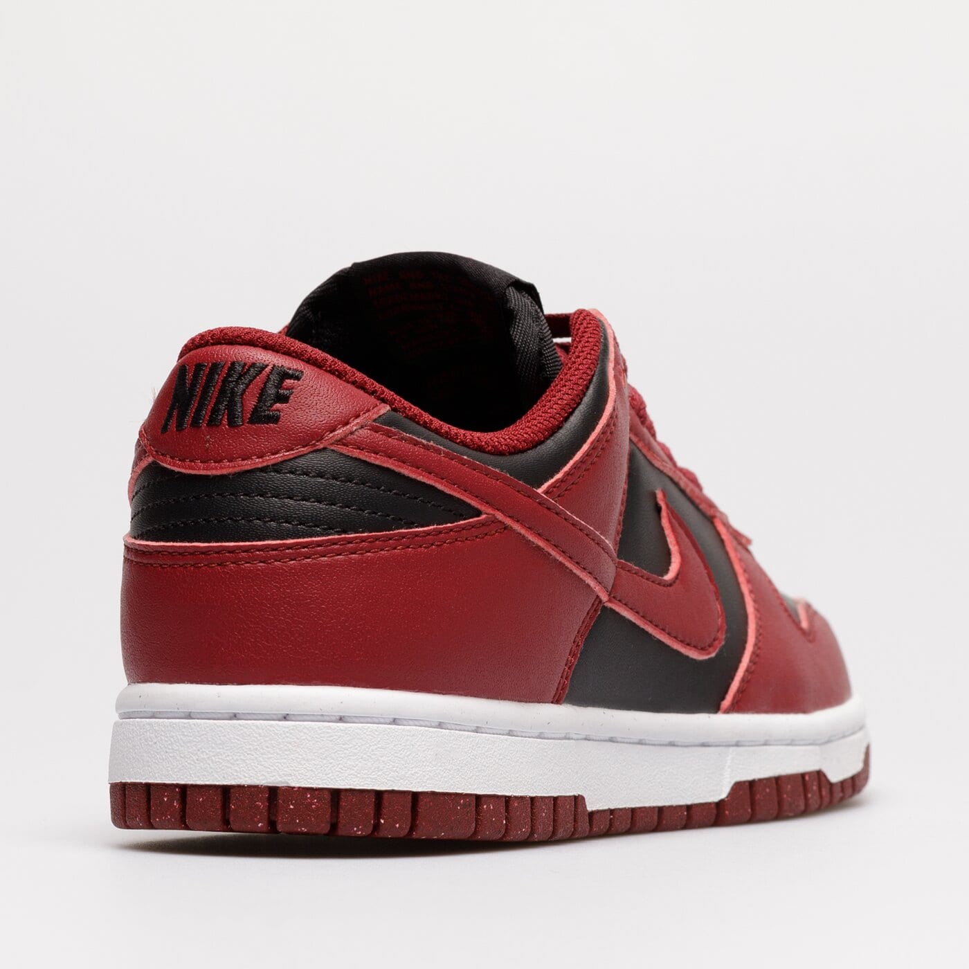 Дамски маратонки W DUNK LOW NEXT NATURE dn1431-002 цвят червен