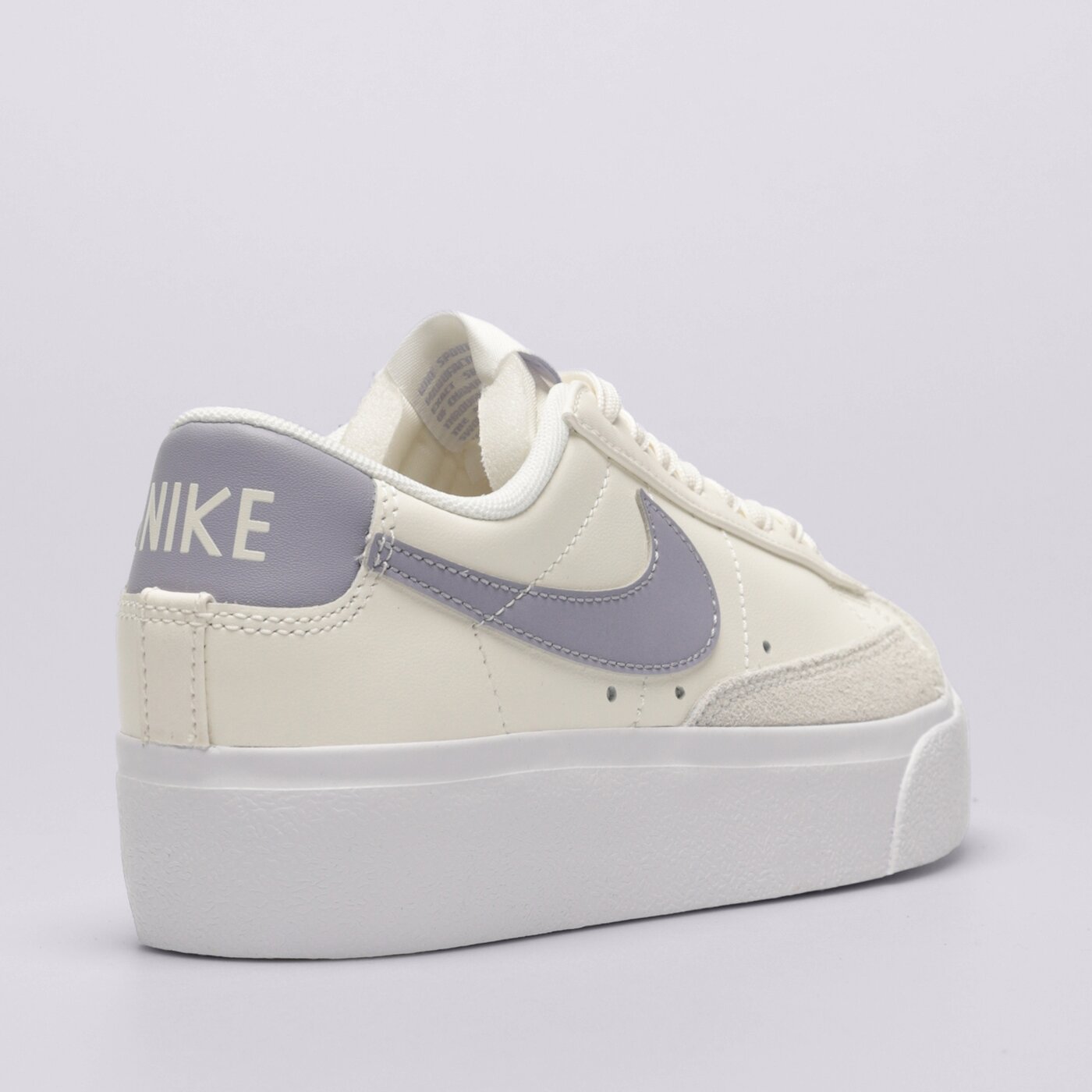 Дамски маратонки NIKE W BLAZER LOW PLATFORM dj0292-110 цвят бял