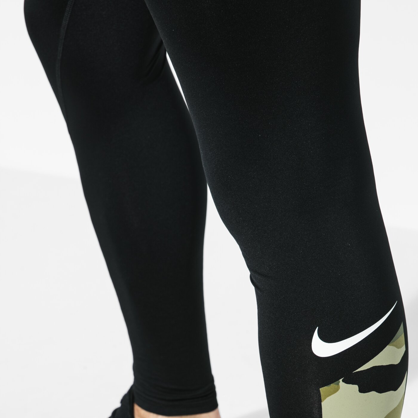 Мъжки панталони NIKE КЛИН M NK BSLYR TGHT 2L CMO aq1204-010 цвят черен