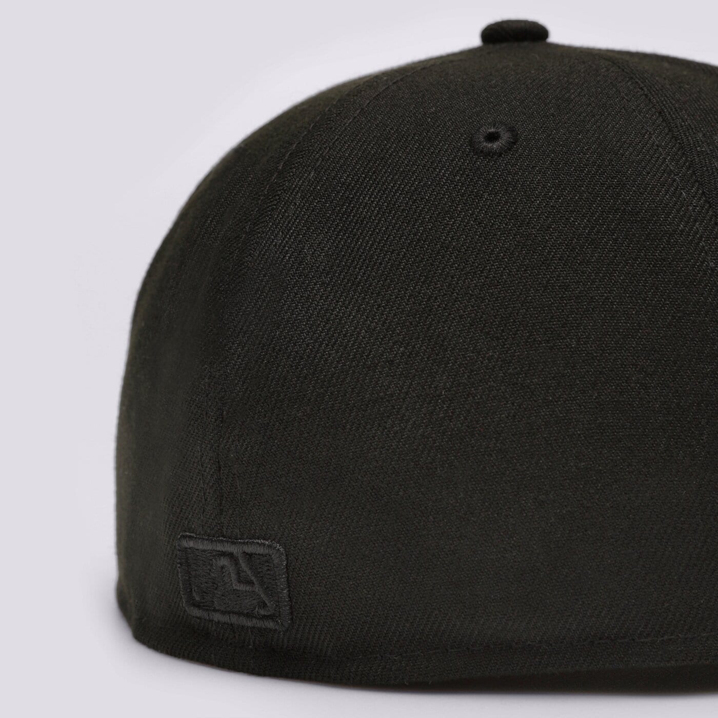 Дамска шапка с козирка NEW ERA ШАПКА BLACK ON BLACK NY YANKEES 10000103 цвят черен