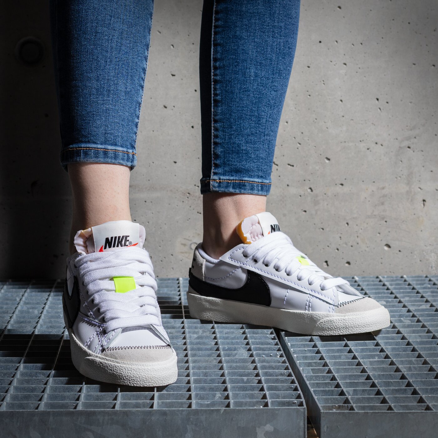 Дамски маратонки NIKE BLAZER LOW '77 JUMBO dq1470-101 цвят бял