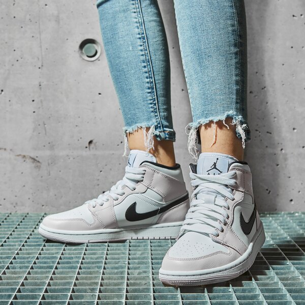 Дамски маратонки AIR JORDAN 1 MID  bq6472-500 цвят виолетов