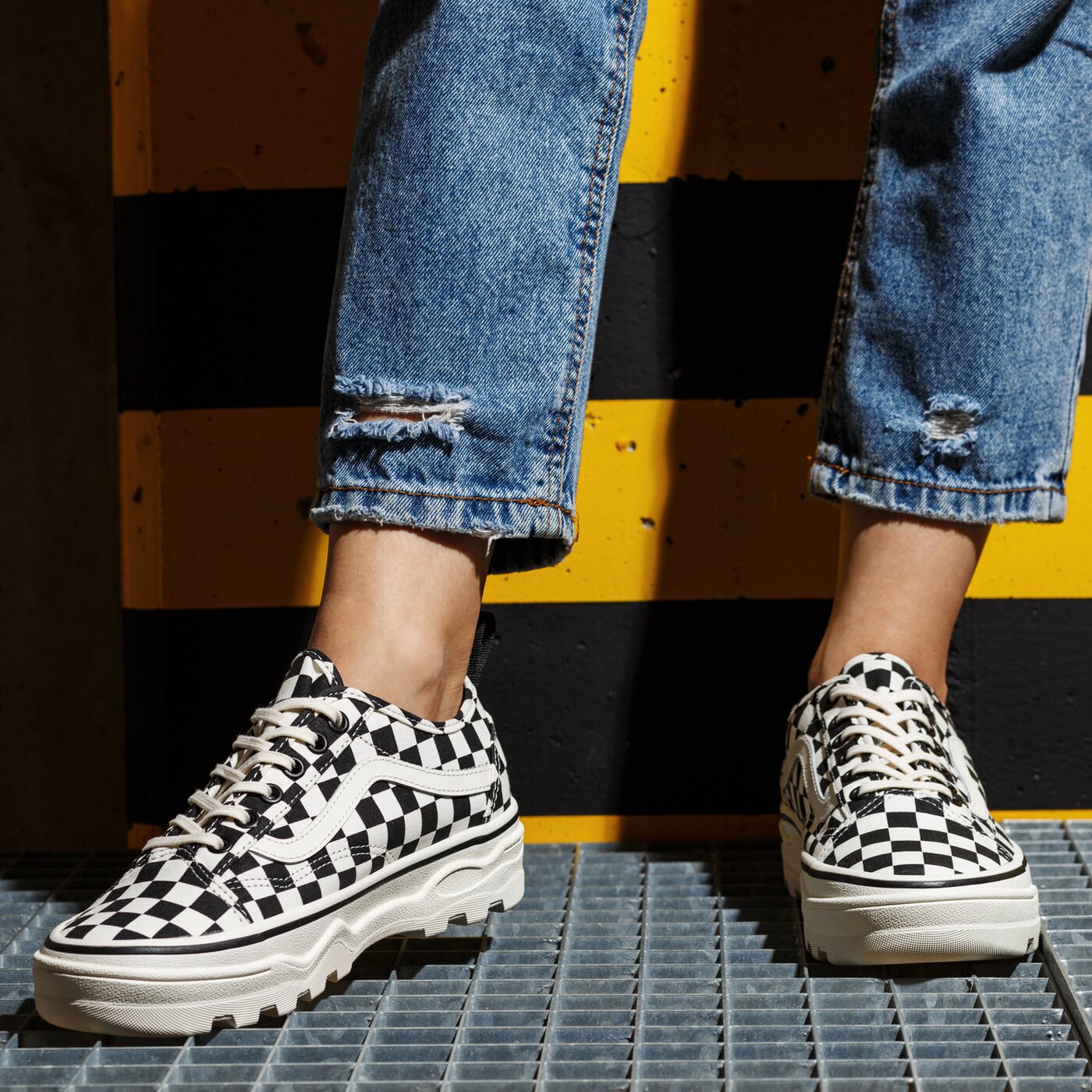 Дамски маратонки VANS SENTRY OLD SKOOL  vn0a5kr3q4o1 цвят черен