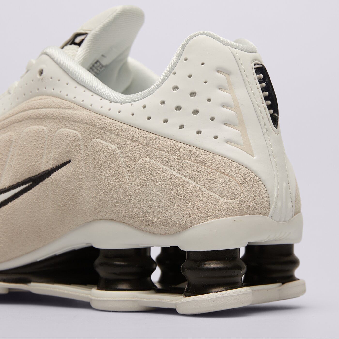 Дамски маратонки NIKE W SHOX R4 SE hq7739-100 цвят бежов