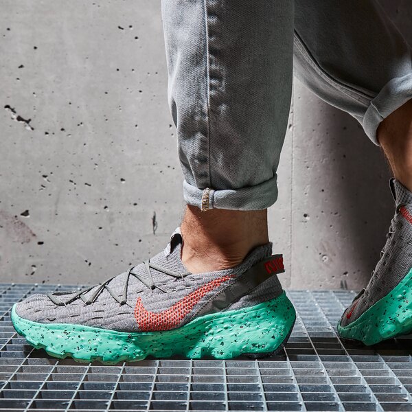 Мъжки маратонки NIKE SPACE HIPPIE 04 cz6398-020 цвят кафяв
