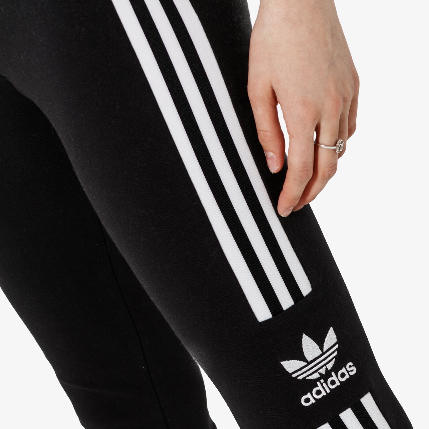 Дамски панталони ADIDAS КЛИН TREFOIL TIGHT ADICOLOR dv2636 цвят черен
